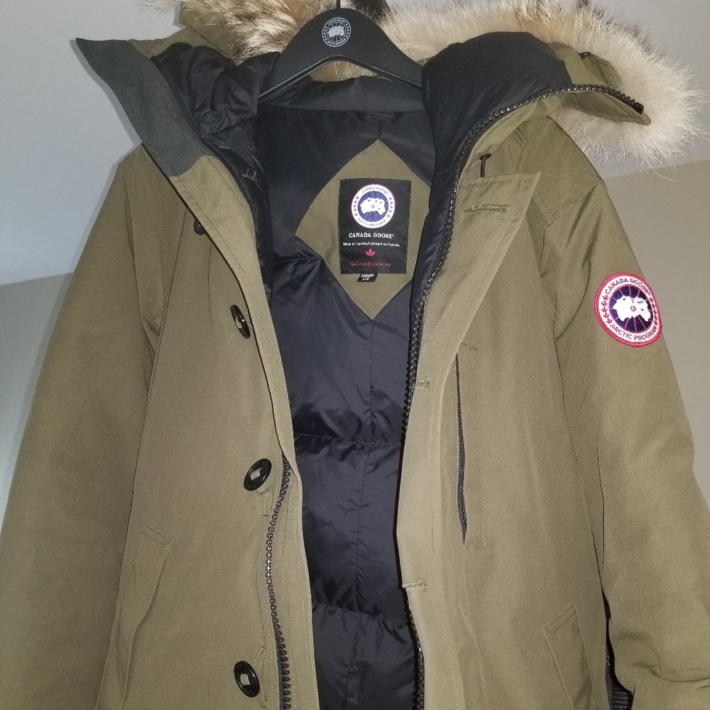 LOW PRICE Canada Goose Chateu Parka Fusion Fit LG